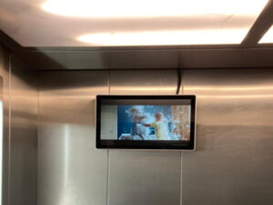 Реклама на ЖК мониторах в лифте 