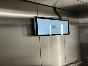 Реклама на мониторах в лифтах жилых домов 
