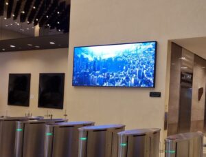 Размещение рекламной информации LED-экранах Москва-Сити башня Город Столиц Северный вход "
